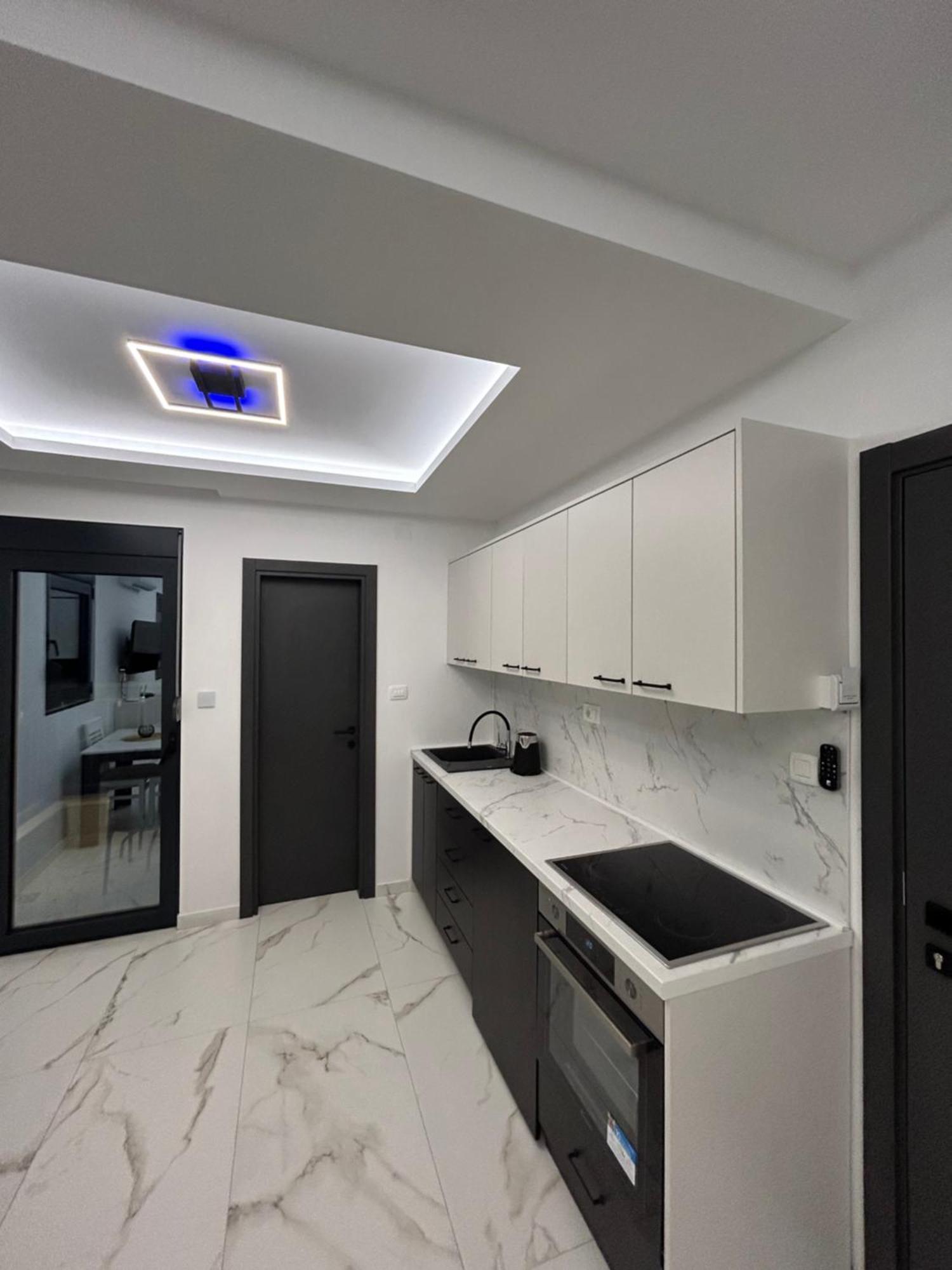 Merlin Prestige Apartments Будва Екстер'єр фото