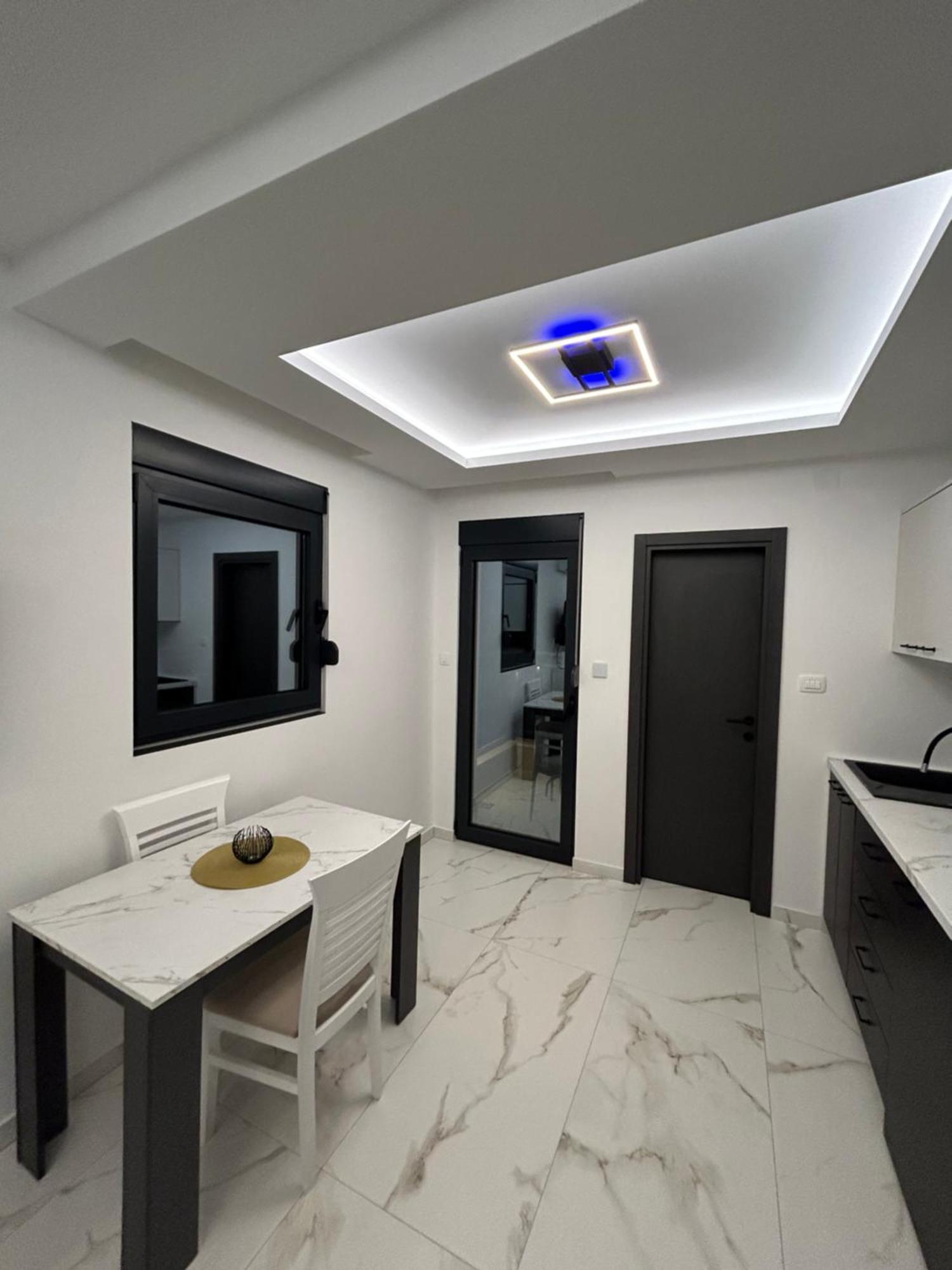 Merlin Prestige Apartments Будва Екстер'єр фото