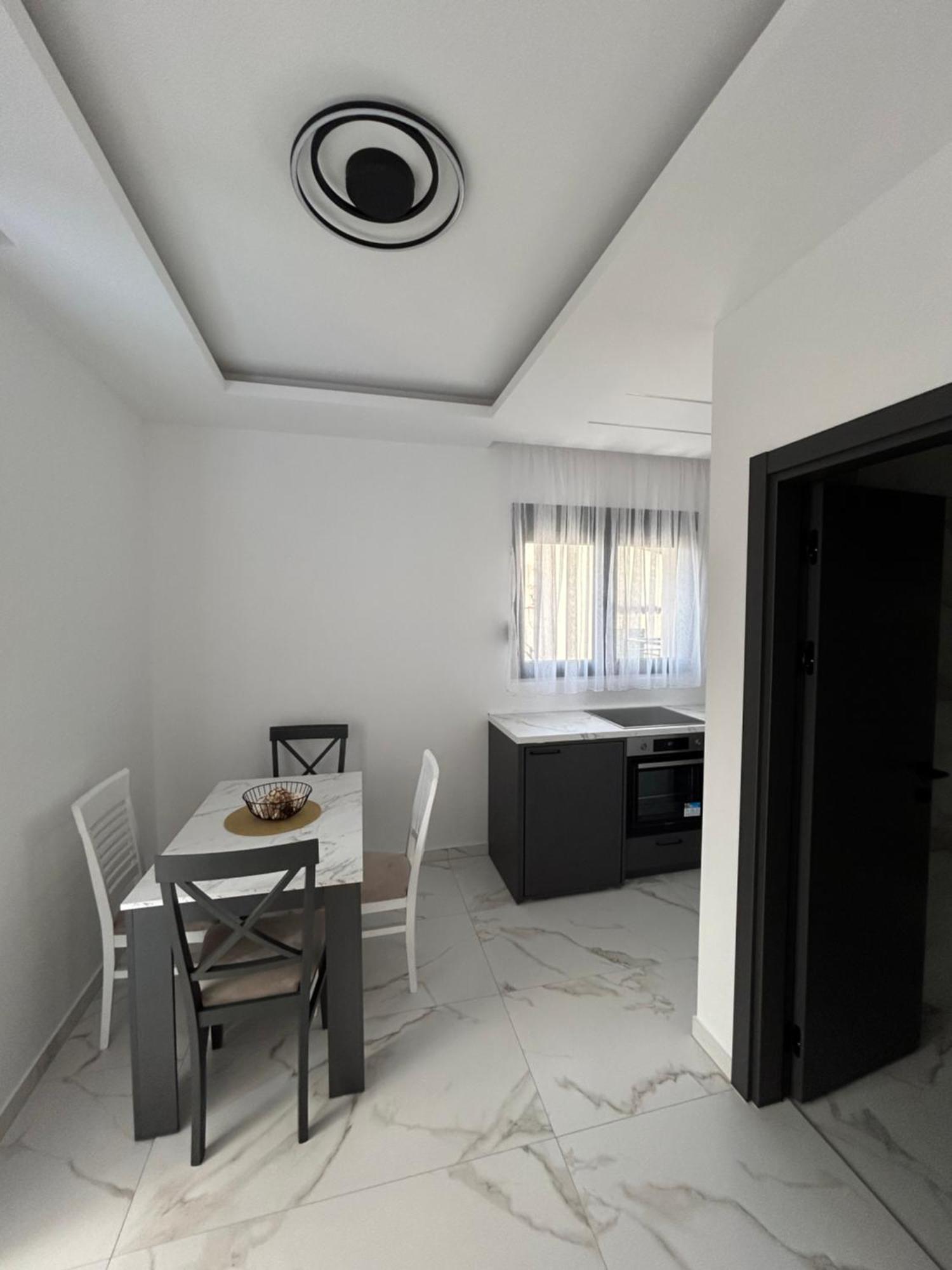 Merlin Prestige Apartments Будва Екстер'єр фото