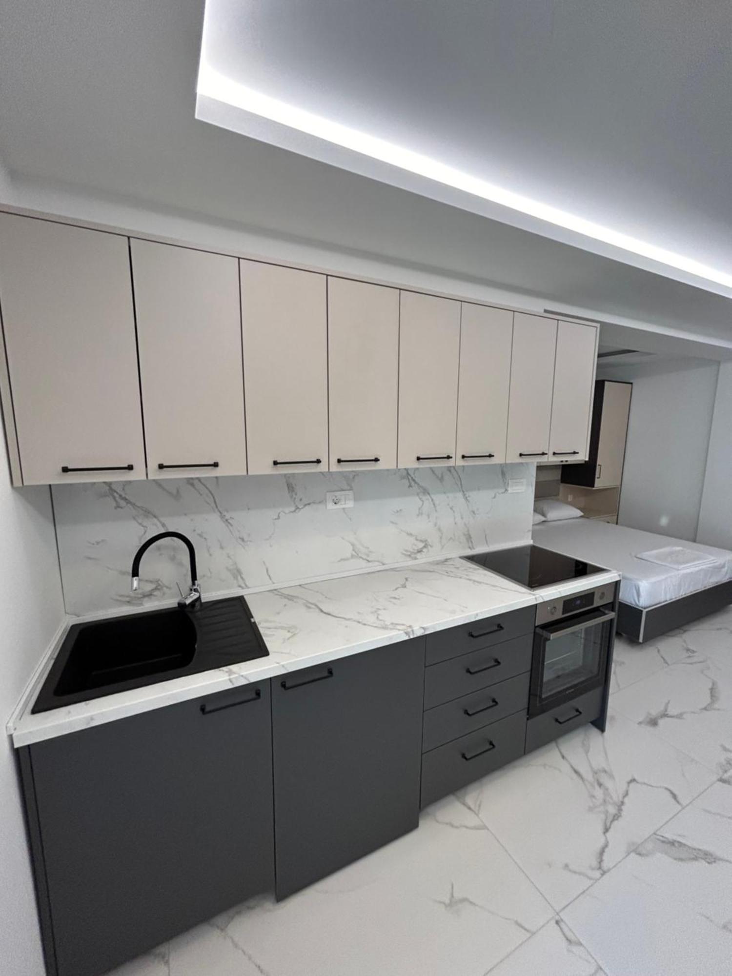 Merlin Prestige Apartments Будва Екстер'єр фото