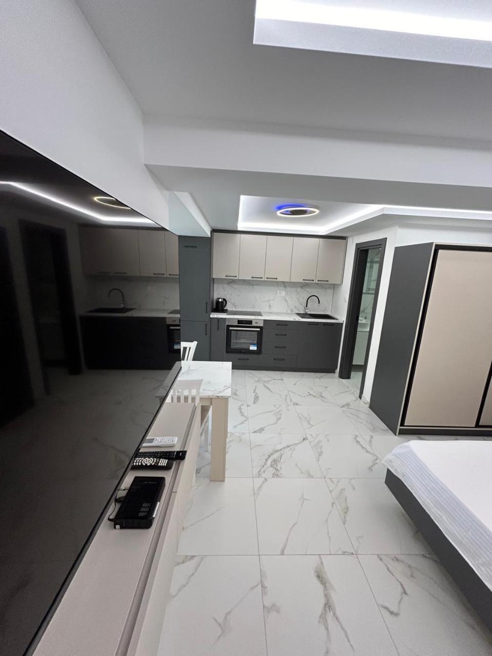 Merlin Prestige Apartments Будва Екстер'єр фото