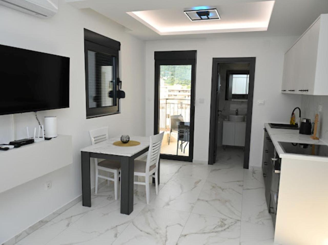 Merlin Prestige Apartments Будва Екстер'єр фото